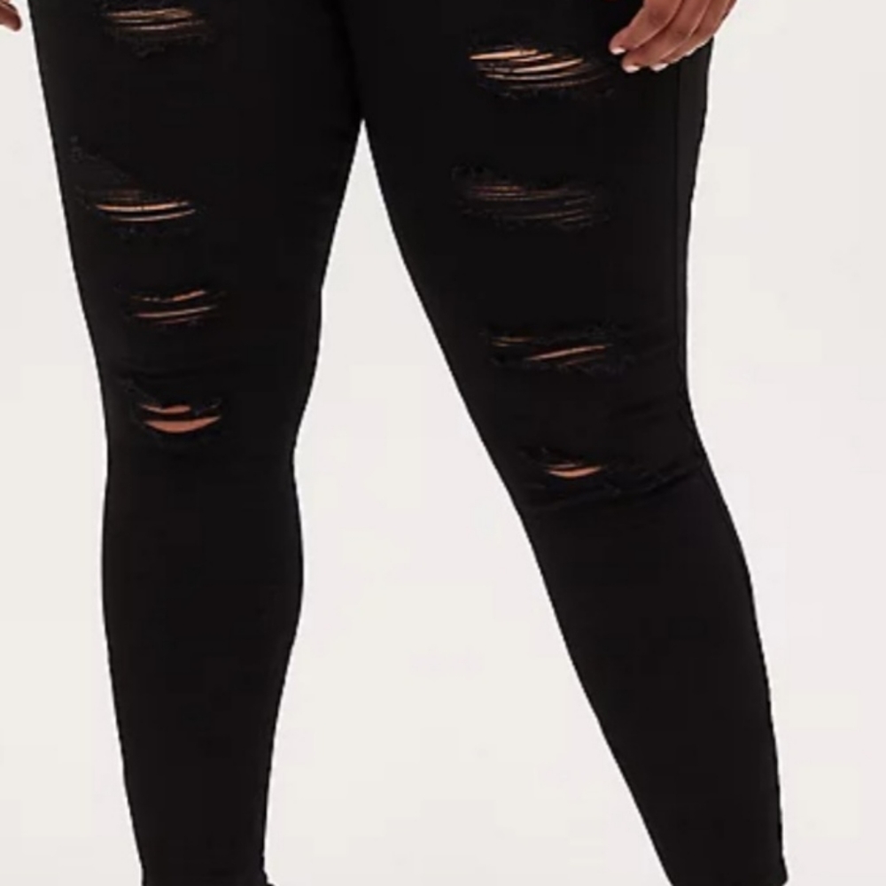 Torrid NWOT black Bombshell Skinny jeans